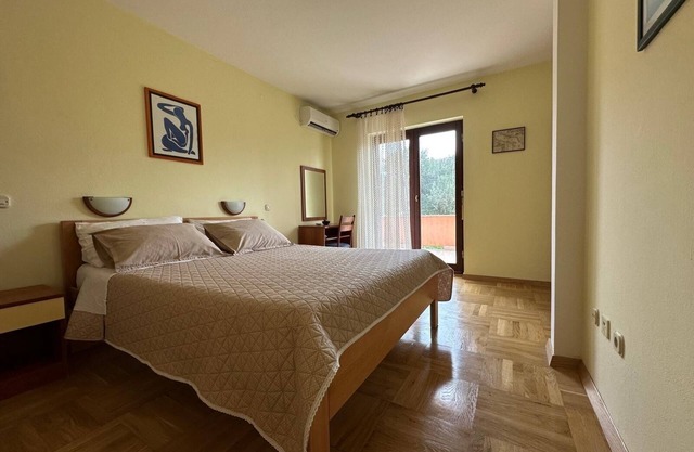 Two bedroom apartment with terrace and sea view Božava, Dugi otok (A-23903-a)