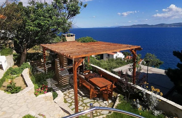 Two bedroom apartment with terrace and sea view Mimice, Omiš (A-14230-b)