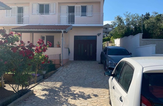 Two bedroom apartment with balcony and sea view Preko, Ugljan (A-23327-b)