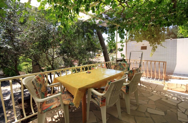 Two bedroom apartment with terrace Ivan Dolac, Hvar (A-8711-d)
