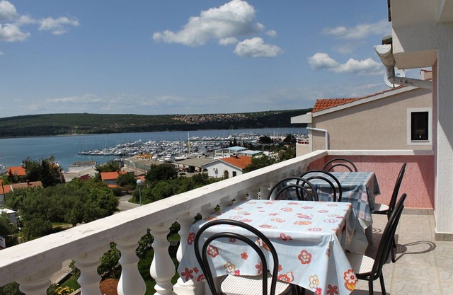 Two bedroom apartment with terrace and sea view Punat, Krk (A-5343-a)