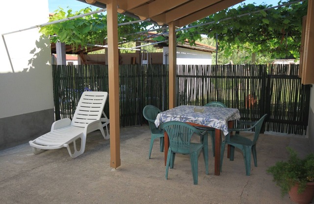 Two bedroom apartment with terrace Susak, Lošinj (A-8050-a)