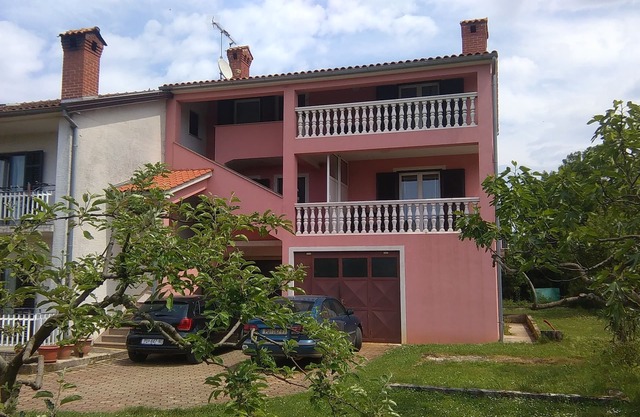 Two bedroom apartment with terrace Flengi, Poreč (A-15395-a)