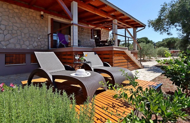 Two bedroom apartment with terrace and sea view Lun, Pag (A-21905-a)