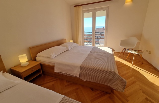 Two bedroom apartment with balcony and sea view Duće, Omiš (A-2821-a)