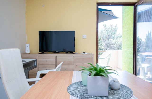 Two bedroom apartment with terrace Mandre, Pag (A-22885-a)