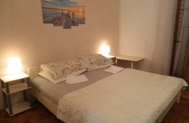 Two bedroom apartment with terrace and sea view Supetarska Draga - Donja, Rab (A-15423-a)