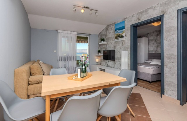 Two bedroom apartment with balcony and sea view Vir - Lozice, Vir (A-18593-b)