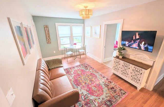 Two-Bedroom Apt, 2nd Floor, Near SYR Downtown