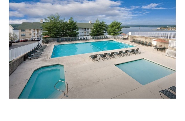 Two Bedroom, Luxury Condo, Osage Beach, Missouri (3231791)