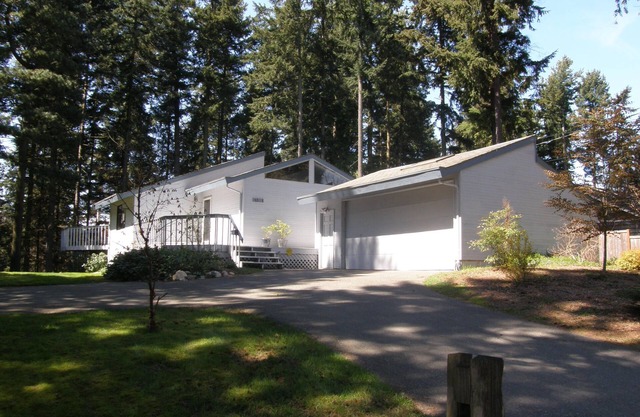 Two-bedroom, one bath comfortable home in Shoreline, WA