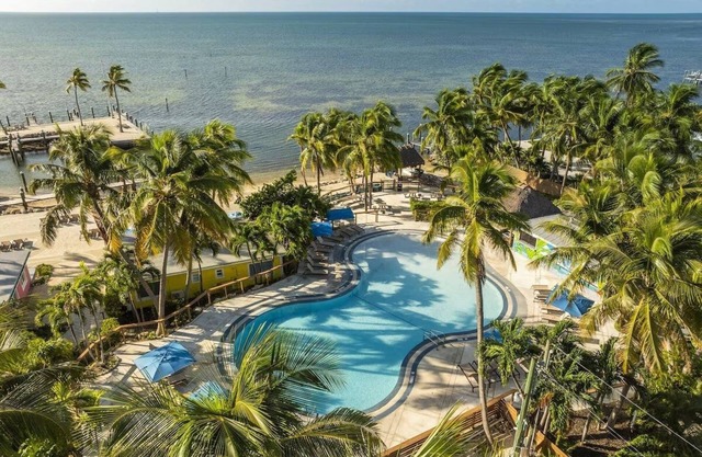 Two Bedrooms Suite w/Ocean View, Pool, Free Parking & Pet Friendly