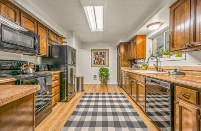 Two Colorful Suites incl. with Sauna and BBQ - Unique Northwest Vacation Rentals