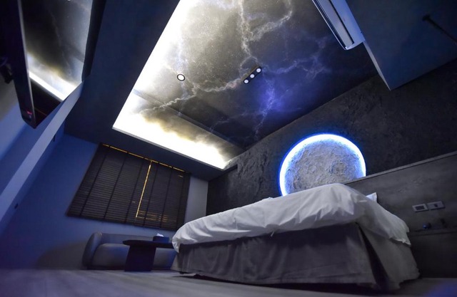 Two Couples Leisure Art Motel