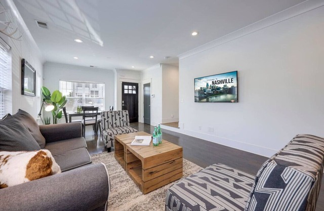 Two Elegant Townhomes - Perfect for Large Groups