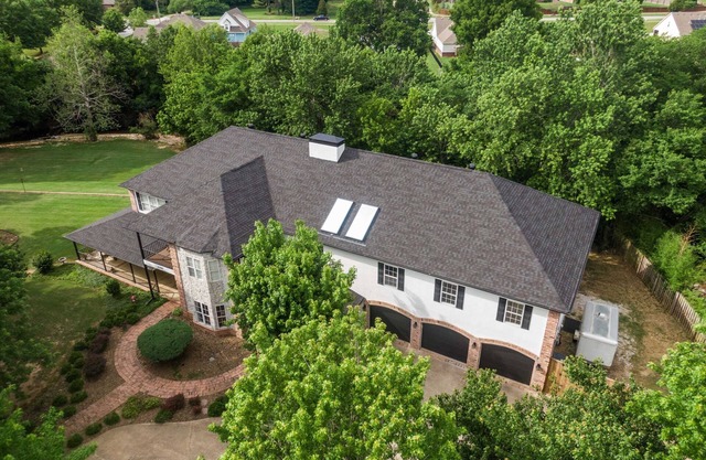 Two houses, 8 bedrooms, 4 King beds, 7400 sq ft.