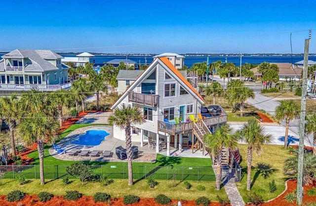 Two if by Sea – Steps to the Gulf with a Private Pool!