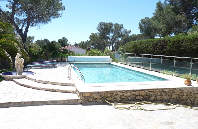 Two-room garden apartment in villa for three people