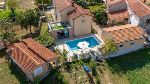 Two Stone Houses Iva