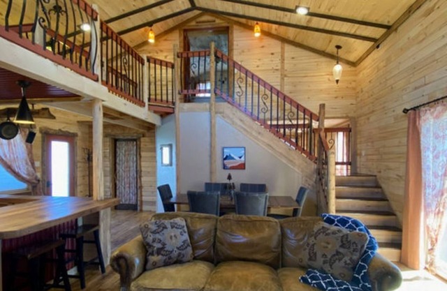 Two Story Cabin. 2 Bedrooms, with Loft and Full Kitchen. 2 Balconies, Sleeps 8