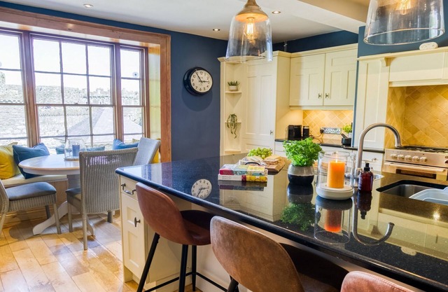 Ty Castell - a town that sleeps 10 guests in 5 bedrooms