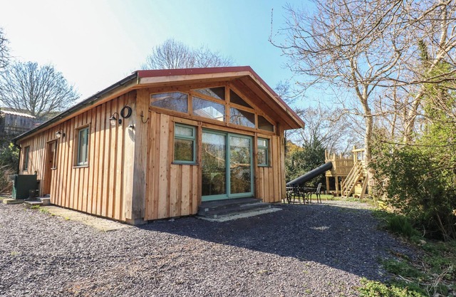 TY GOLCHI, family friendly, with a garden in Talybont Near Bangor