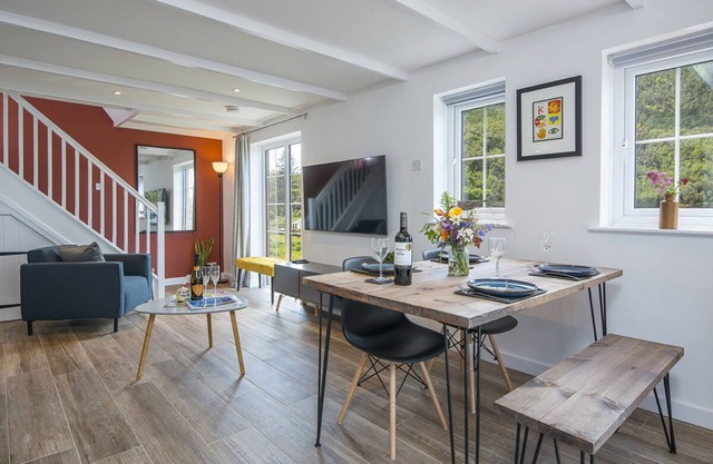 Ty Olwen, Holiday Cottage Abercastle, Sleeps 4, 2 bedrooms, bathrooms