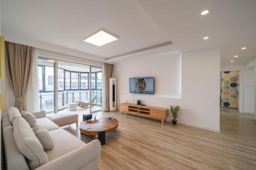 Tyms Family 4BR 2BA APT TianShan