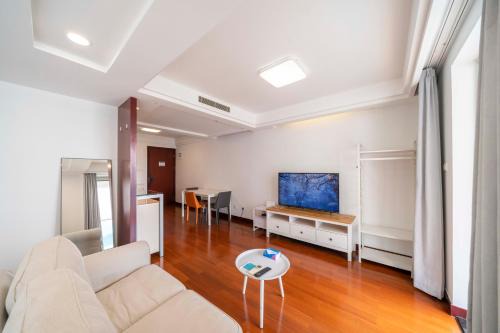 Tyms Xujiahui Modern 1BR APT