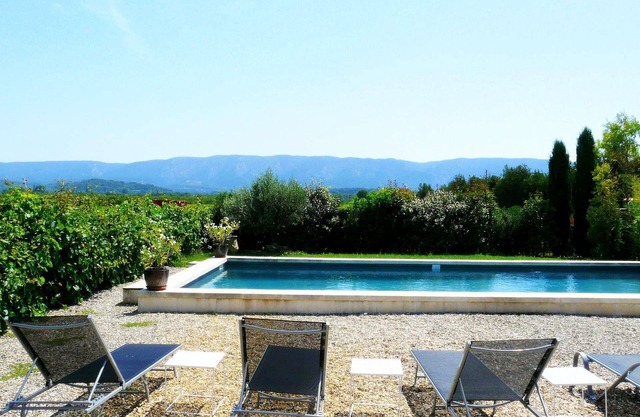 typical provencal farm 18ème in gordes, luberon area in provence with great charm with magnificent view, ideal for family or friends reunions - 12 persons