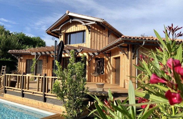 Typical wooden house in Lege -Cap Ferret - Sleeps 8 - Swimming pool - Quiet location