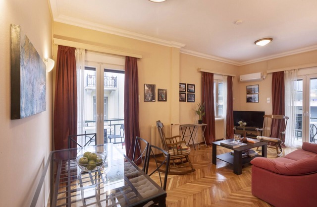 Tzireon 16 · Prime Location 2 BR APT next to the A