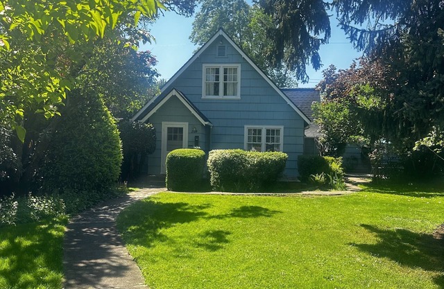 U of O Cottage- 3 blocks to Hayward Field!