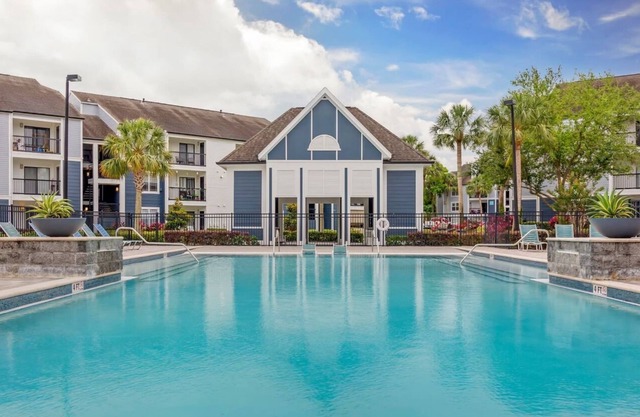 UCF/Orlando Luxury Stay! Lot Of Desirable Place Nearby!