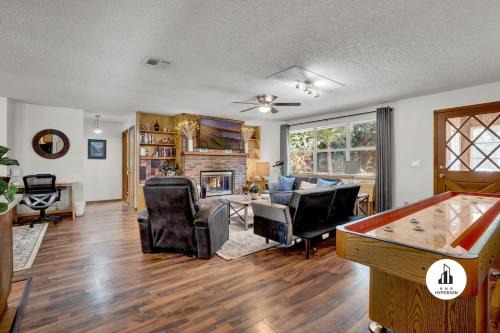 Uhost AI - Get Cozy & Relax! 4BR, 2BA, Hot Tub