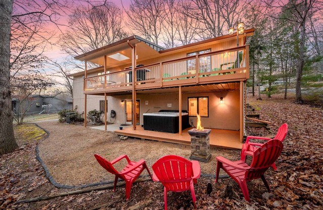 Ultimate Asheville Getaway, Hot Tub and Gas Grill!
