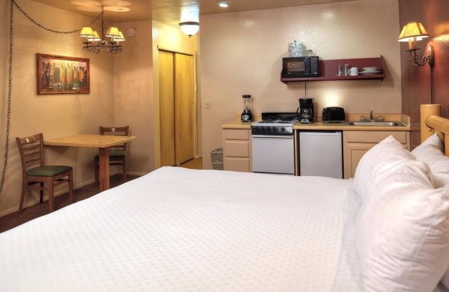 Ultimate Outdoor Getaway Unit! Near Sardine Point Day Use Area, Nature Setting