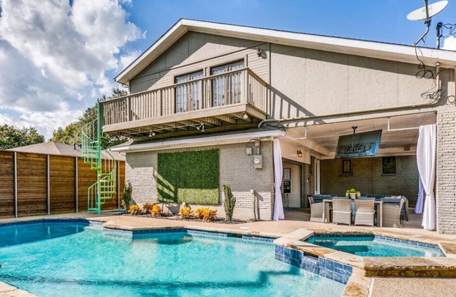 Ultimate Texas Experience With Heated Pool & Spa