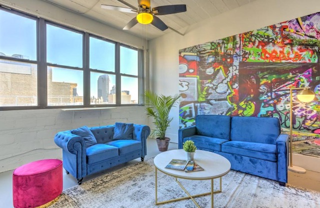 Ultra Chic Loft walk to CityMu/Aquarium/ConvnCntr