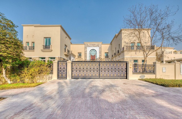 Ultra Luxurious 7BR Villa plus 2 Assistant Room in Emirates Hills