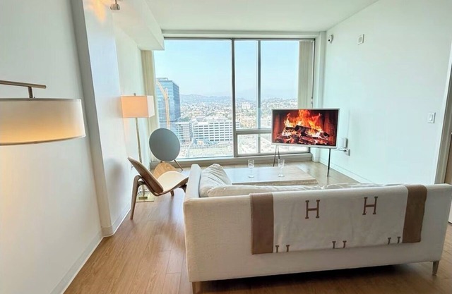 Ultra Modern 1BD 1BA Flats in heart of LA - true gem