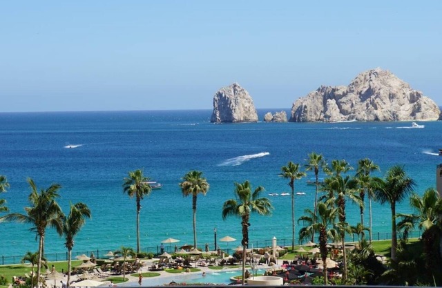 UNBELIEVABLE VIEWS-EXTRA LARGE BALCONY FOUR LOUNGE CHAIRS 3 KING BEDS