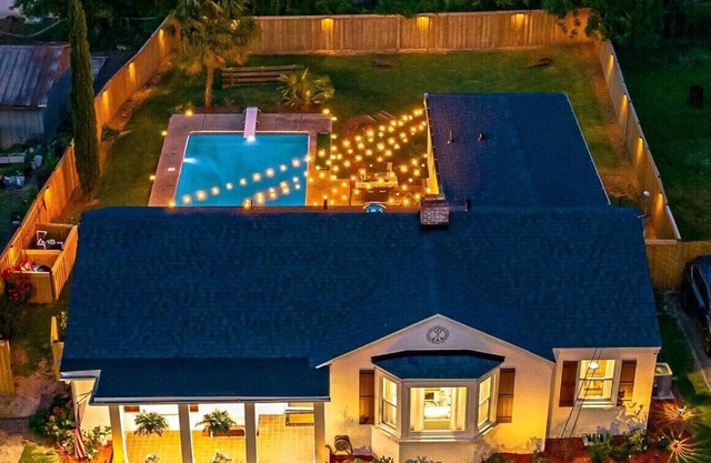 under 7 min to Masters, Pool, Sauna, Gym, Fie Pit, Luxury Amenities