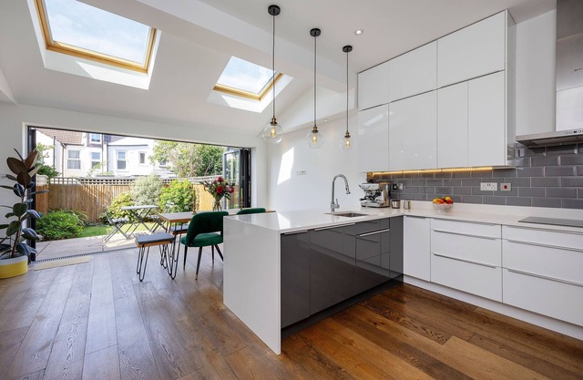 Under Southwest Skies, by Veeve