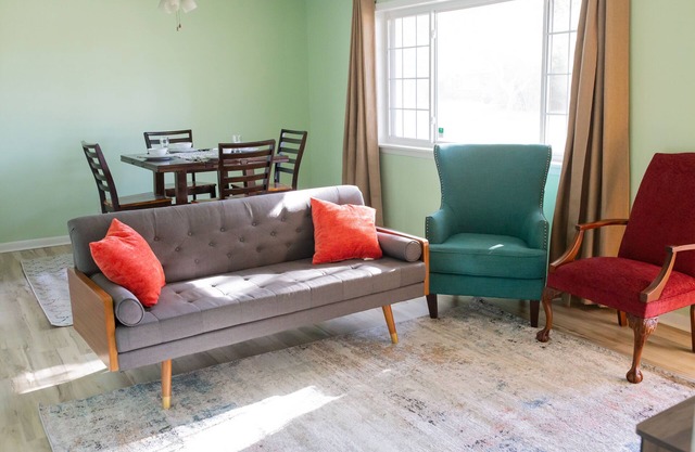 Under the Oak in Shreveport - Close to Barksdale, Hospitals, Downtown, and more!