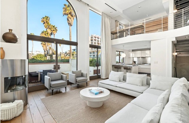 Under The Sun in Santa Monica