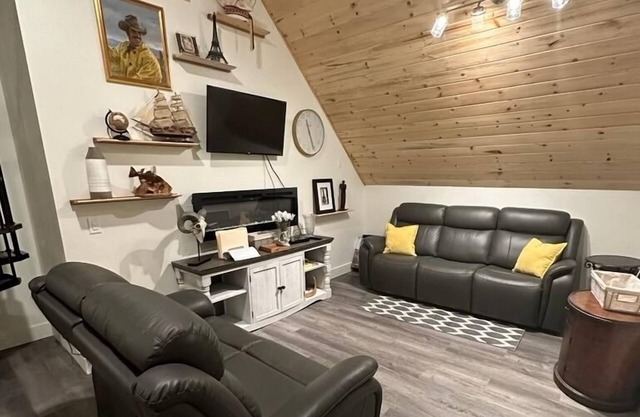 Unforgettable A-Frame Cabin Near Yellowstone, Bear World and BYU Idaho