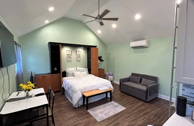 Unique and romantic escape. Perfect getaway for couples/small families.