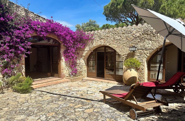 Unique catalan farmhouse with rustic charme dating back to the 16th century