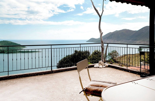 Unique Hideaway with Serene Panoramic views!